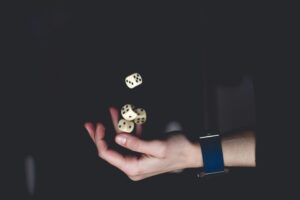 Scopri di più sull'articolo Comprendere e fronteggiare IL GIOCO D’AZZARDO PATOLOGICO promuovere salute e sviluppo della Comunità
